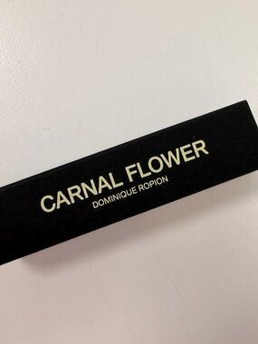 Frederic Malle Carnal
Flower  body treatment in travel size new